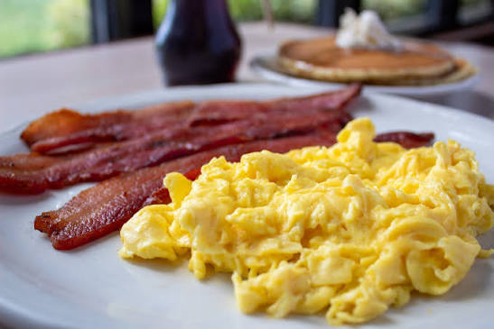 Oeufs brouillés bacon