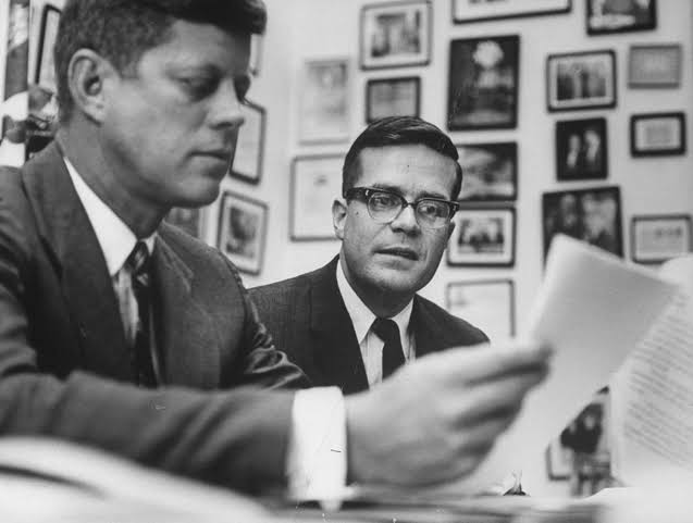 Sorensen ghostwriter avec Kennedy
